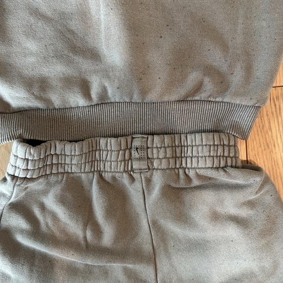 Nike sweatsuit - great qualityity, nice and think, quality details - Picture 5 of 5